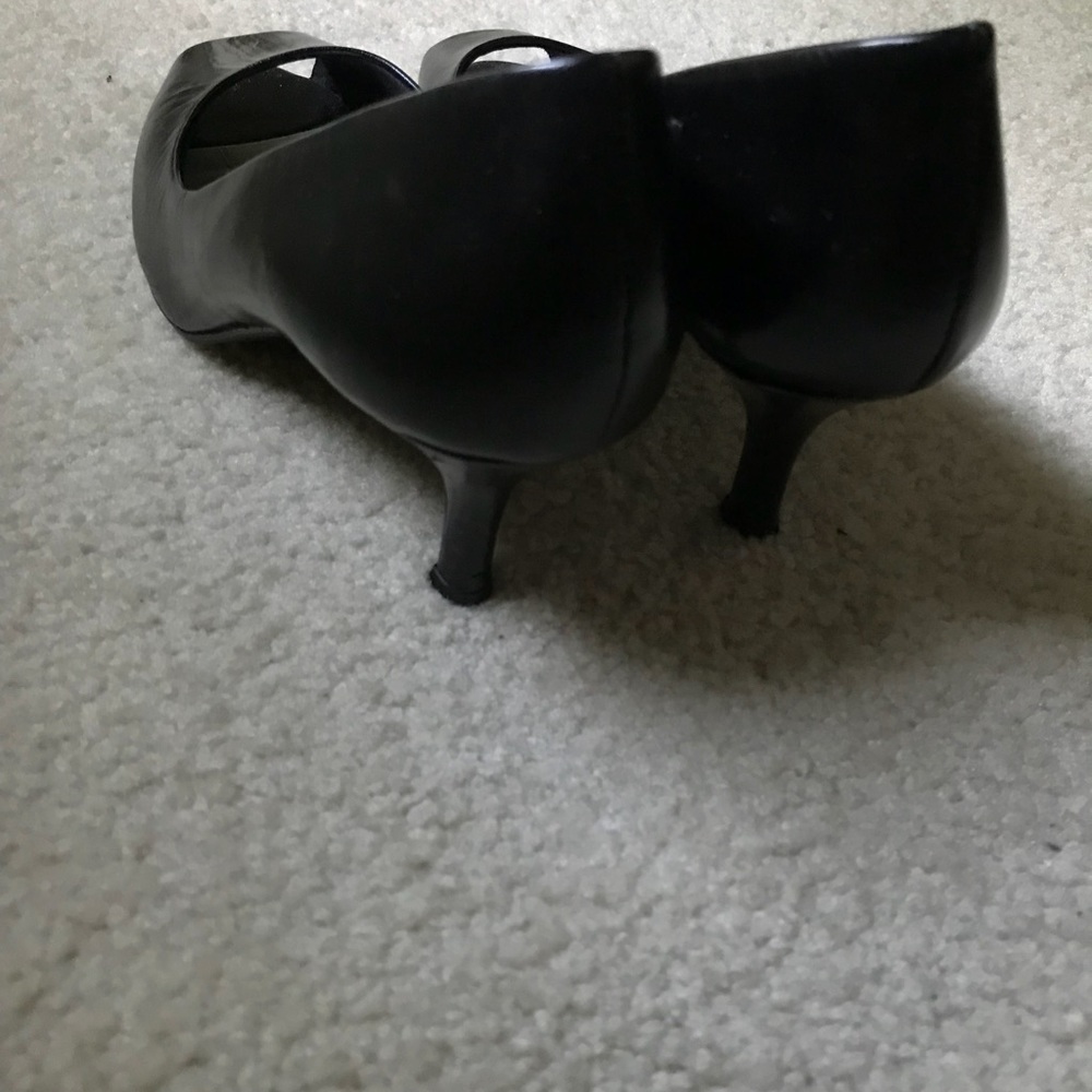 East 5th Classic Black Peep-Toe Heels 👠 - Picture 3 of 4